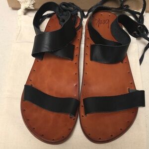 Beek Sandals Ankle Wrap Black